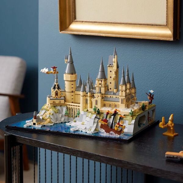 ADOL-LSH76419 HOGWARTS CASTLE AND GROUNDS 1