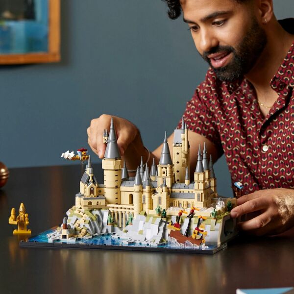 ADOL-LSH76419 HOGWARTS CASTLE AND GROUNDS 1