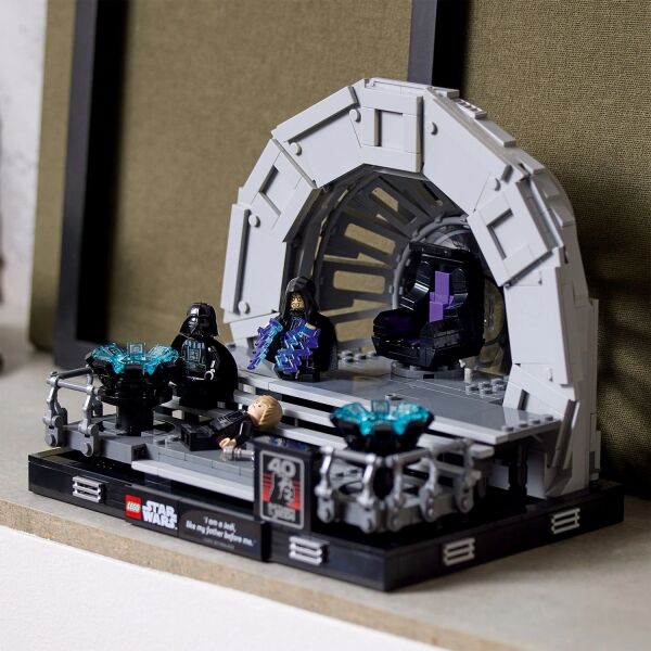 ADOL-LSW75352 EMPERORS T ROOM DIORAMA 3