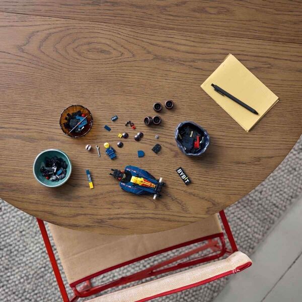 ADOL-LSR77245-S F1 ASTON MARTIN ARAMCO  4  STAND