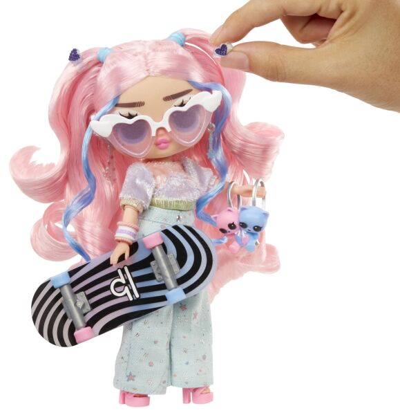 ADO-ILL591665 LOL TWEENS FLORA MOON 3