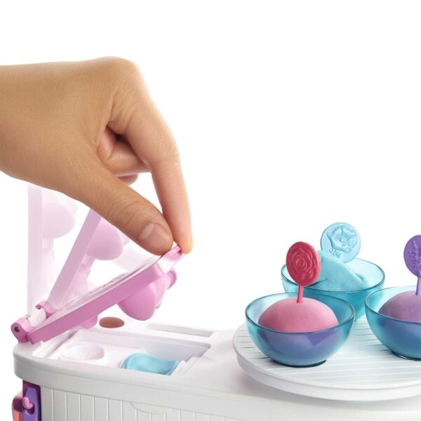 MATE-GJR84 BARBIE YUZ BAKIMI YAPIYOR OYUN SETI 3